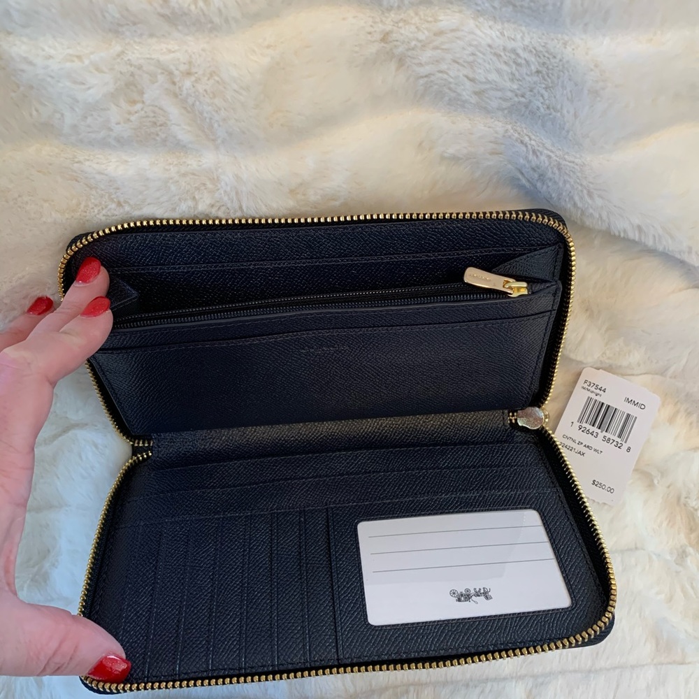 Authentic Coach wallet NWT